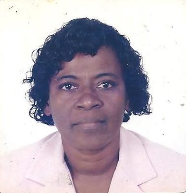 Mavis James-Campbell (Aunt Lou)
